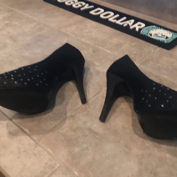 Black Heels size 8 - Picture 3 of 4